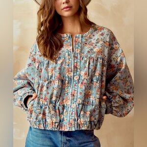 ♥️Hello Gorgeous! Floral Print Zip Up Cropped Denim Jacket